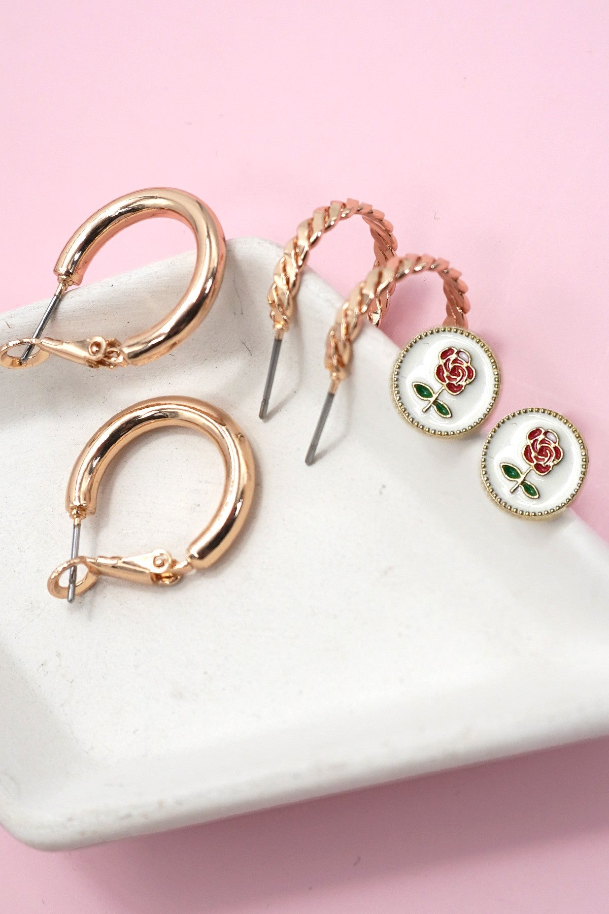 FLOWER ENAMEL STUD HUGGIE HOOP SET EARRINGS | 80E6663