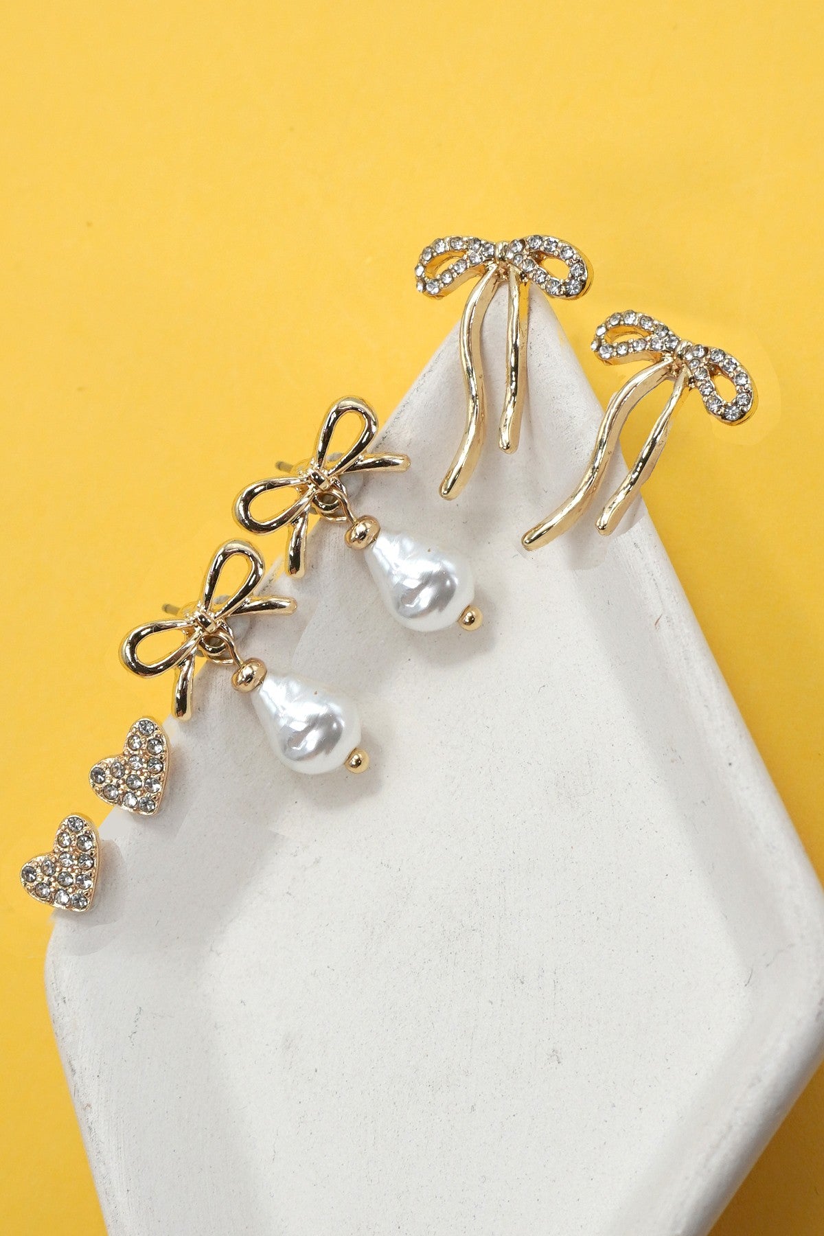 RHINESTONE HEART BOW PEARL DROP BOW EARRINGS | 80E6698