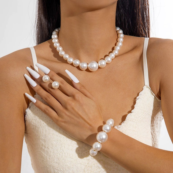 GRADUATED CLASSIC PUFFY PEARL NECKLACE | 40NK9493