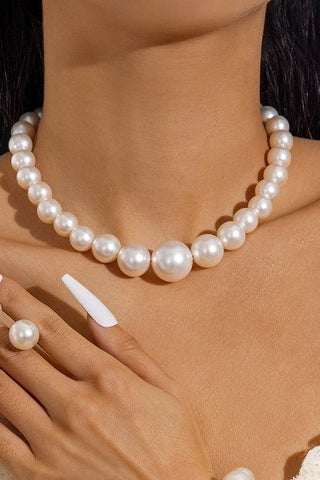 GRADUATED CLASSIC PUFFY PEARL NECKLACE | 40NK9493