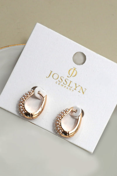 OVAL PEARL GOLD HUGGIE HOOP EARRINGS | 31E50794