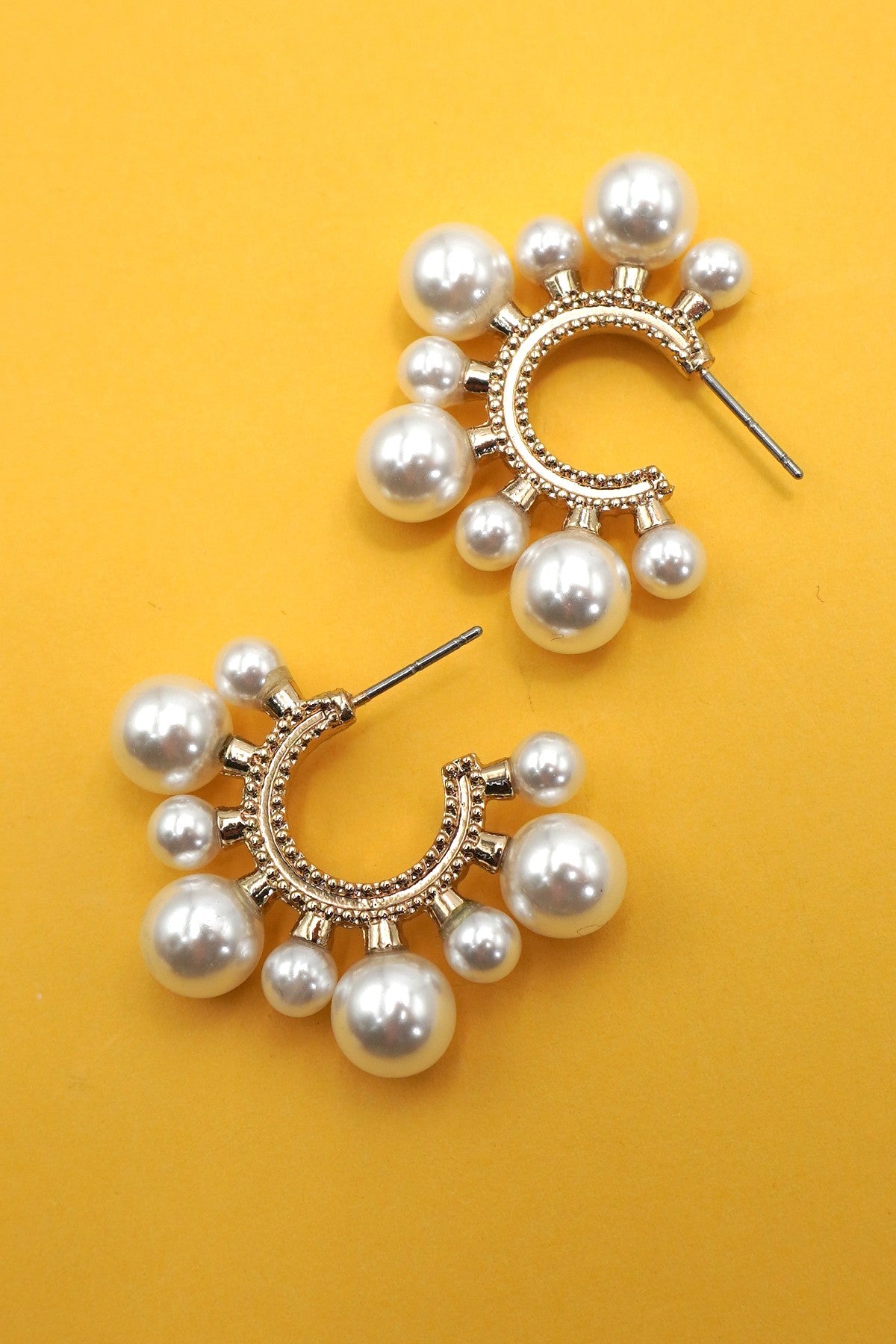 LUXURY PEARL HUGGIE HOOP EARRINGS | 80E6786