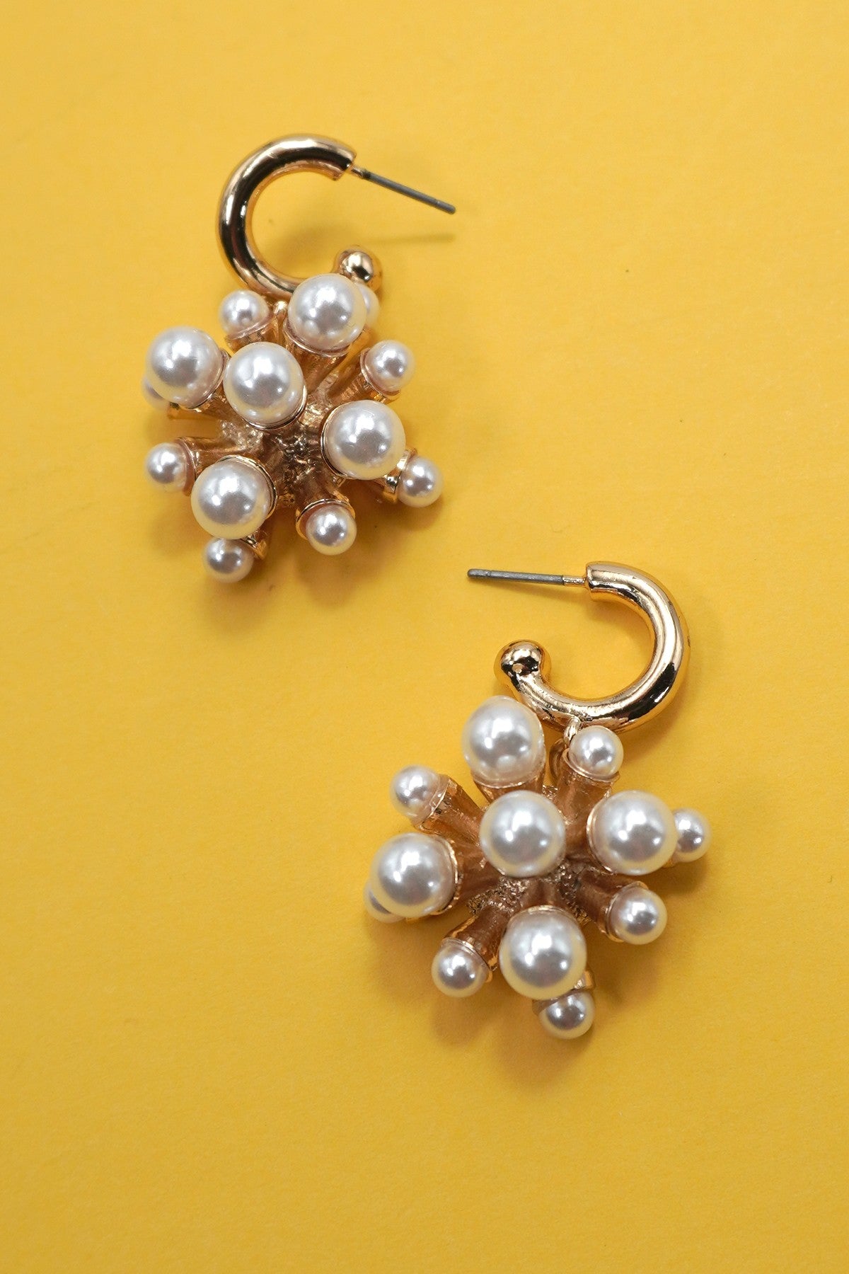 CLUSTER PEARL HUGGIE HOOP DROP EARRINGS | 80E6788