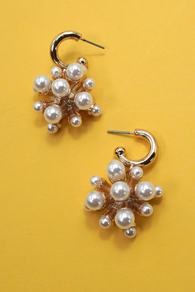 CLUSTER PEARL HUGGIE HOOP DROP EARRINGS | 80E6788
