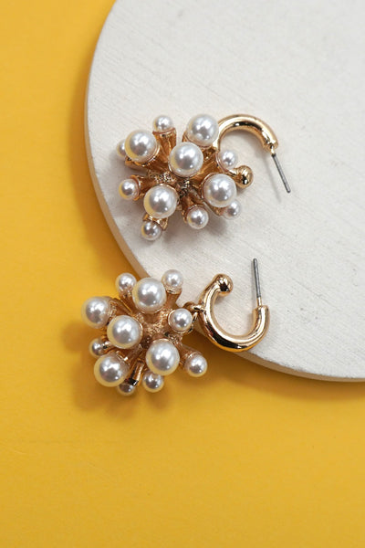 CLUSTER PEARL HUGGIE HOOP DROP EARRINGS | 80E6788