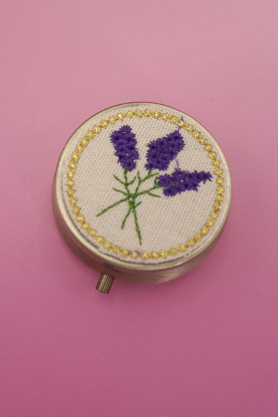 FLORAL EMBROIDERY JEWELRY ORGANIZER WITH MIRROR | 40P572