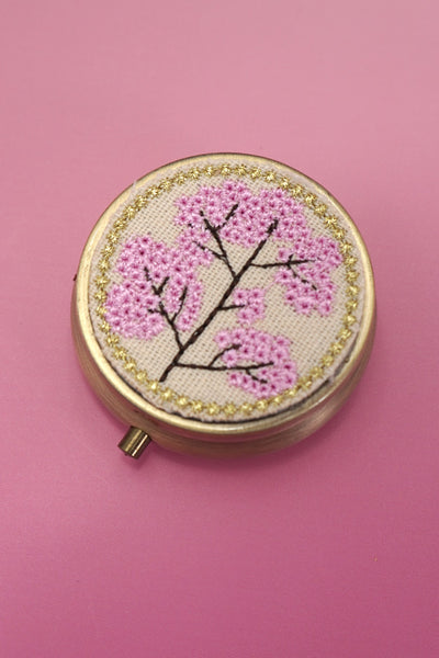 FLORAL EMBROIDERY JEWELRY ORGANIZER WITH MIRROR | 40P572
