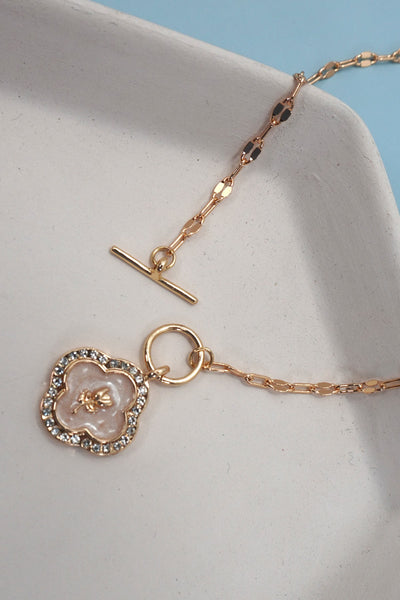 RHINESTONE ROSE FLOWER PEARL CHARM TOGGLE NECKLACE | 80N92010