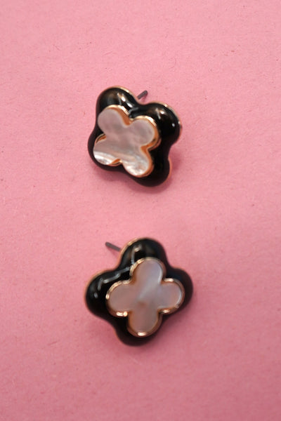 VINTAGE BLACK OUTLINED PEARL CLOVER STUD EARRINGS | 80E6960