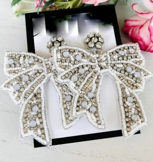 CHRISTMAS HOLIDAY WHITE BOW BEADED EARRINGS | 91E2579