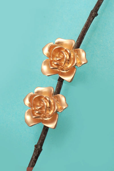 MATTE GOLD FLOWER STUD EARRINGS | 80E61095