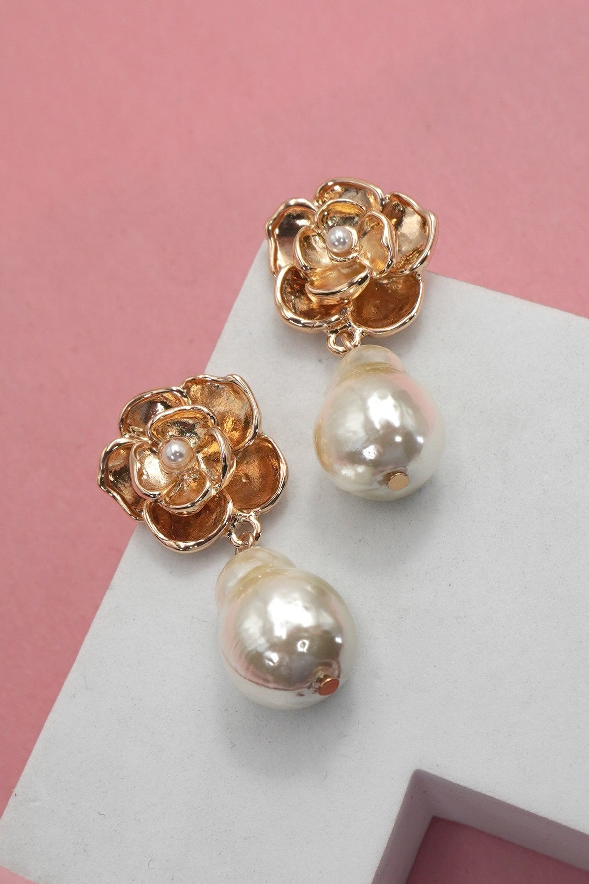 VINTAGE GOLD FLOWER  DROP PEARL ACCENT EARRINGS | 80E61151