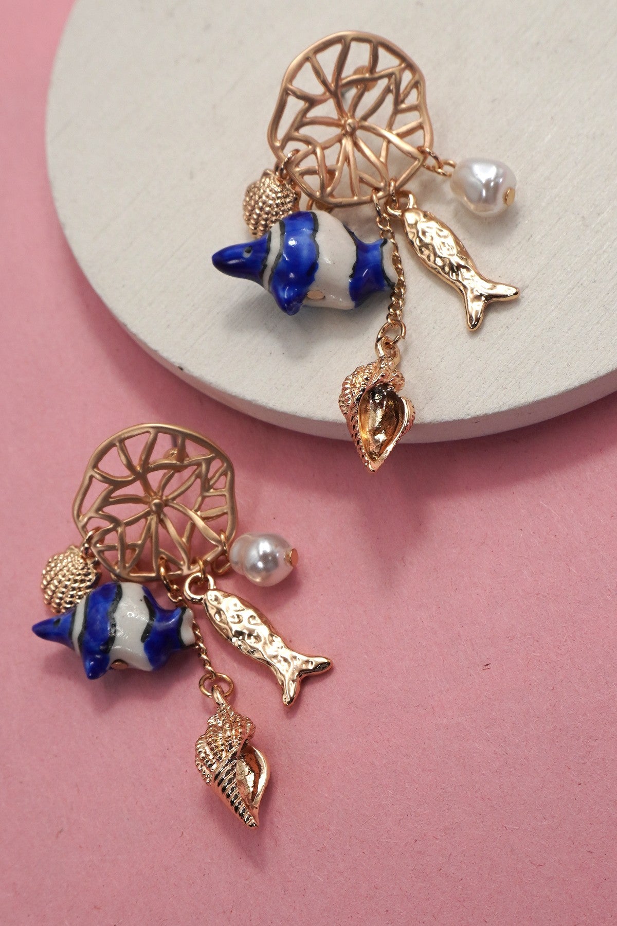 OCEAN CHARM EARRINGS PORCELAIN FISH PEARL | 80E61159