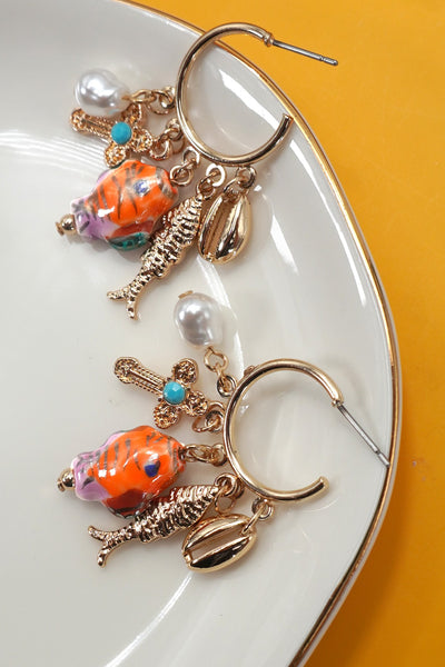 OCEAN CHARM HOOP EARRINGS - FISH PEARL MULTI CHARM | 80E6116