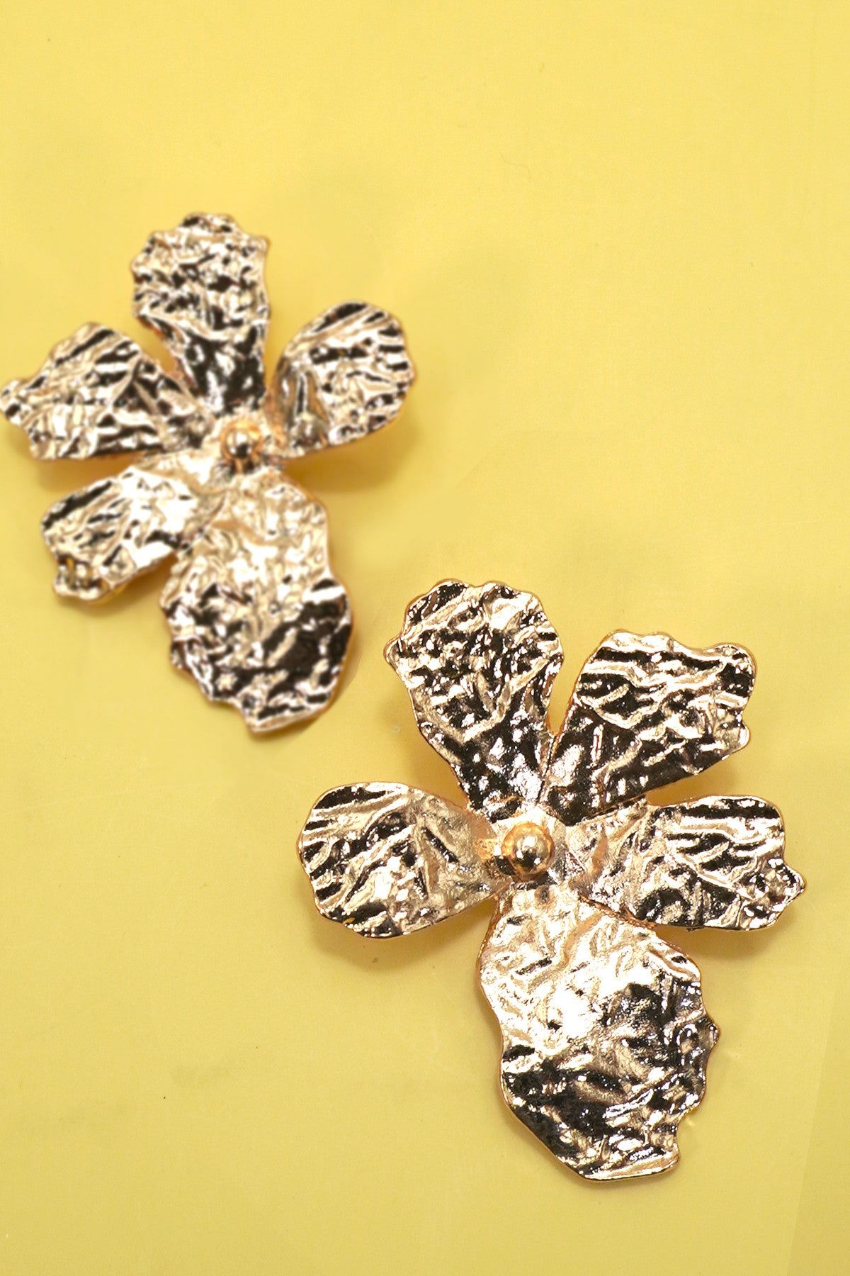 STATEMENT FLOWER STUD EARRINGS | 40E413