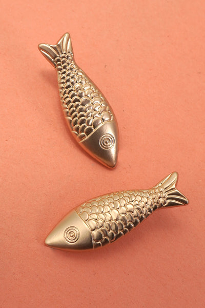 MATTE GOLD FISH STUD EARRINGS | 80E62240