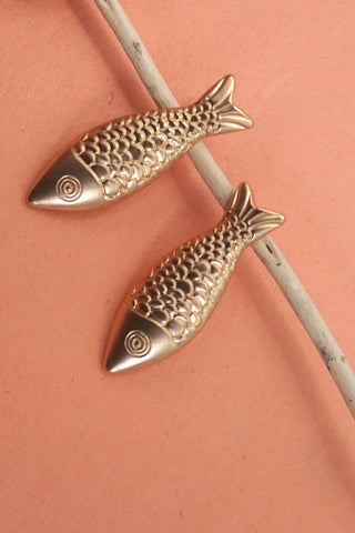 MATTE GOLD FISH STUD EARRINGS | 80E62240