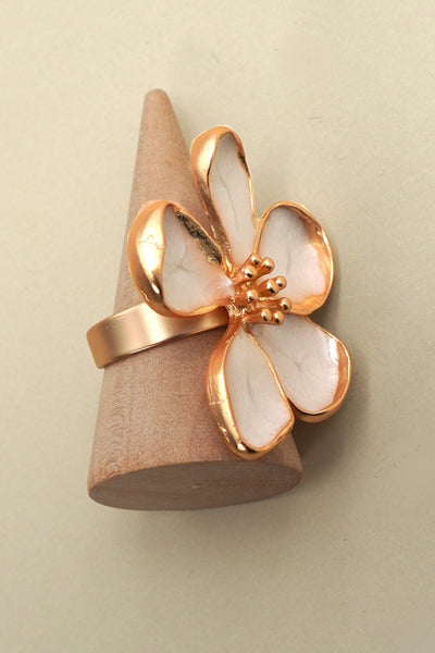 ADJUTABLE WHITE ENAMELGOLD FLORAL STATMENT RING | 80R066