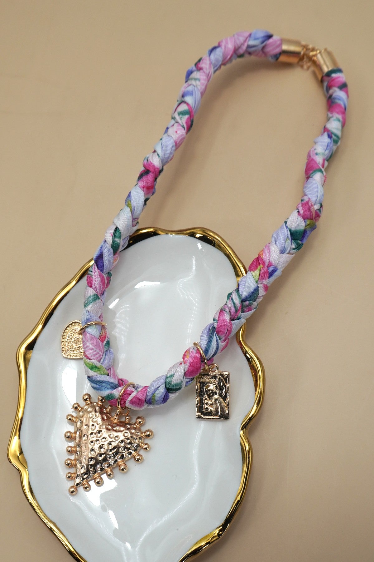 18K STAINLESS STEEL SCARF CHARM NECKLACE | 40NK9556