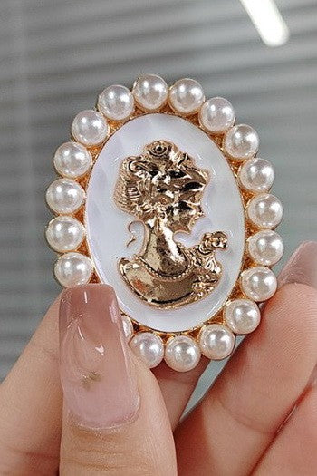 Vintage Queen Cameo Brooch Pin | 40BC315