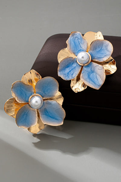 BOLD STATEMENT FLOWER PEARL STUD EARRINGS | 80E61388