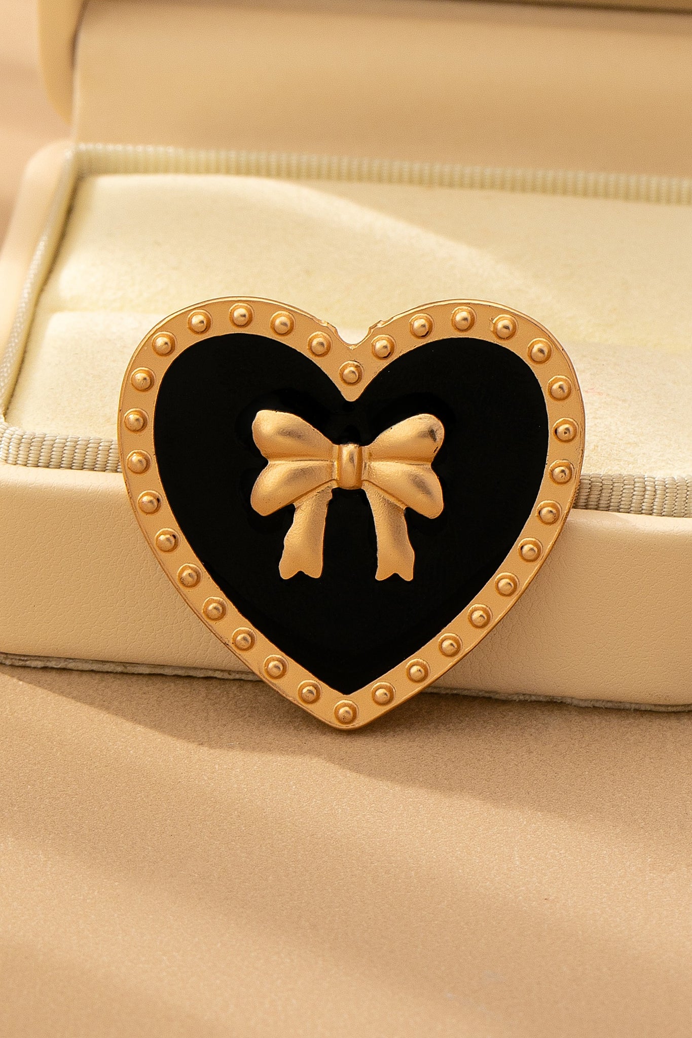 VINTAGE HEART RIBBON EPOXY GOLD BROOCH PIN | 80BC053