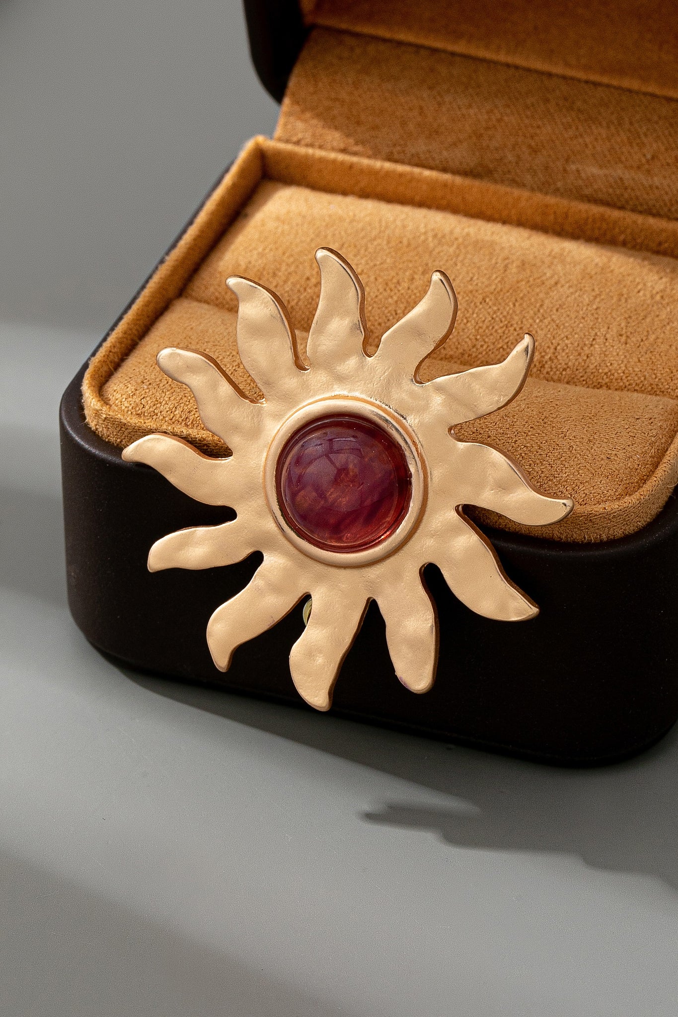 VINTAGE CELESTRIAL SUNBURST BROOCH PIN | 80BC058