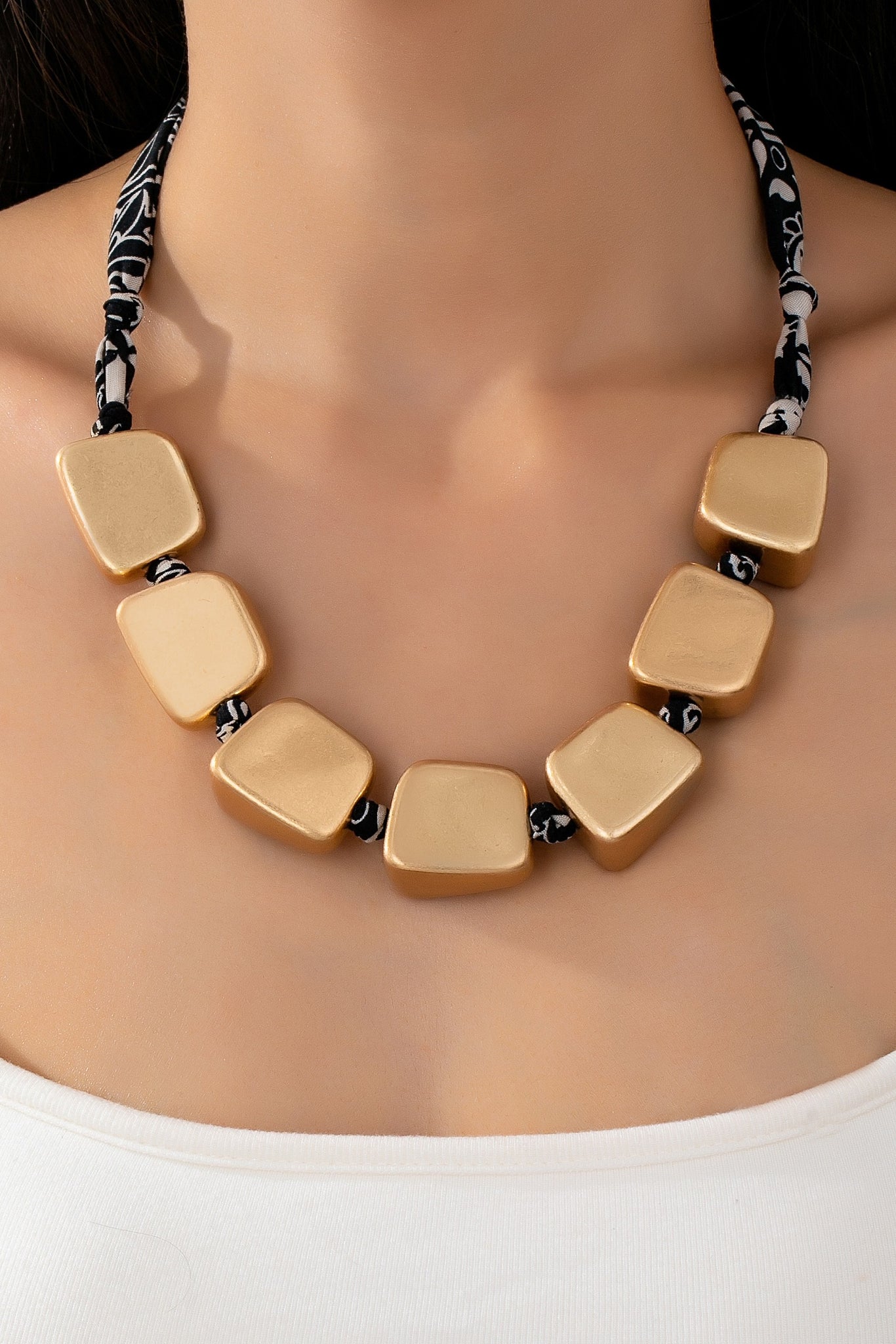 HANDMADE SCARF NECKLACE-IRREGULAR GOLD SQUARE | 80N92492
