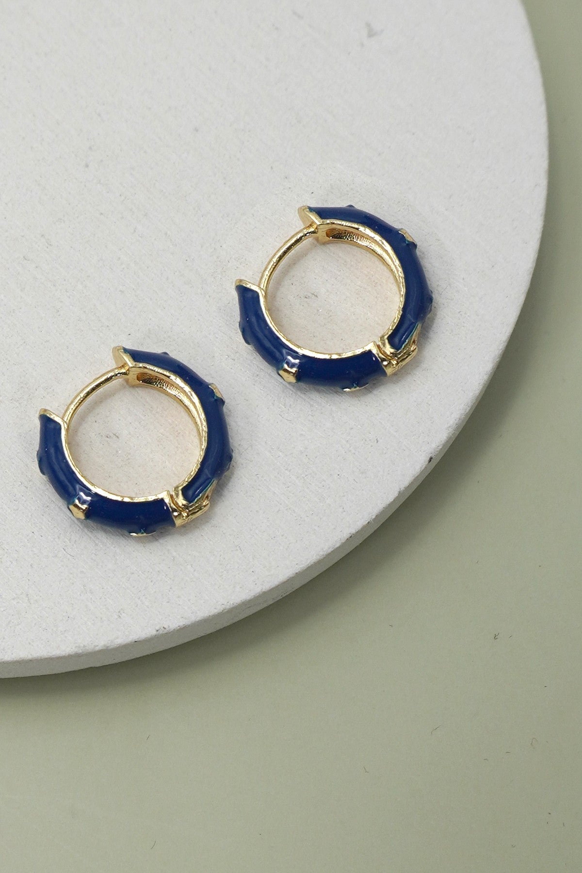 VINTAGE CLOISONNE STAR HUGGIE HOOP EARRINGS | 40E433