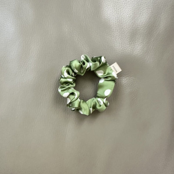 POLKA DOT SCRUNCHIES SET OF 5 | 40S743