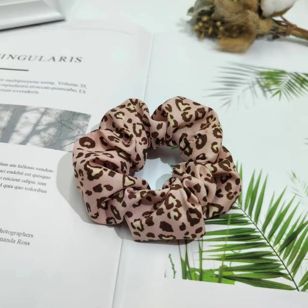 LEOPARD PATTERN SCRUNCHIES SET OF 5 | 40S742