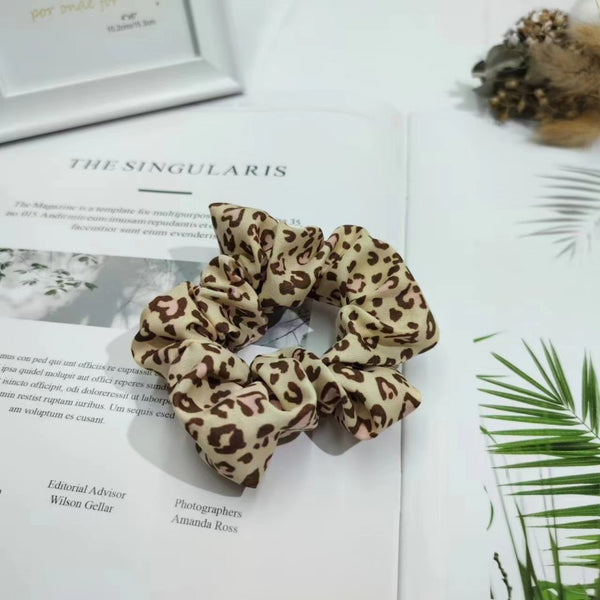 LEOPARD PATTERN SCRUNCHIES SET OF 5 | 40S742