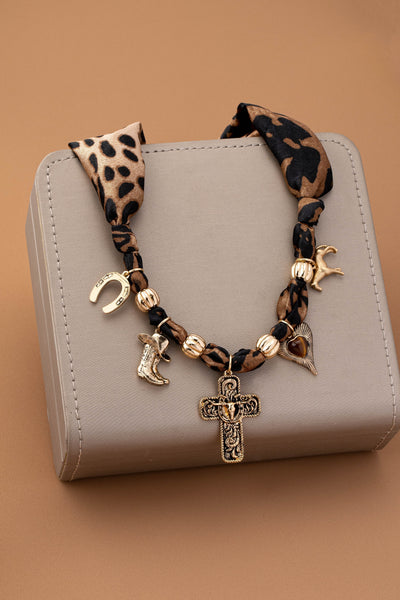 CHARM ANIMAL SCARF NECKLACE-WESTERN CROSS BOOT HAT | 80N92616