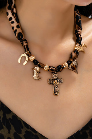 CHARM ANIMAL SCARF NECKLACE-WESTERN CROSS BOOT HAT | 80N92616
