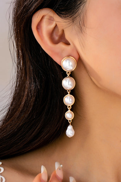 Linear Gradual Pearl Drop Earring | 80E61764