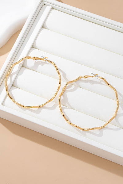 Oversized Hammered Gold Wavy Hoop Earrings | 80E61830