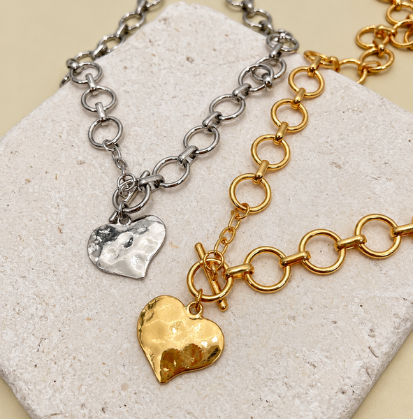 NOTABLE HAMMERED HEART FRONT TOGGLE NECKLACE | 40NK9476