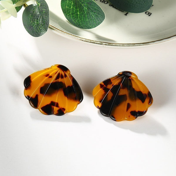 Vintage Tortoiseshell Scallop Shell Stud Earrings | 40E477