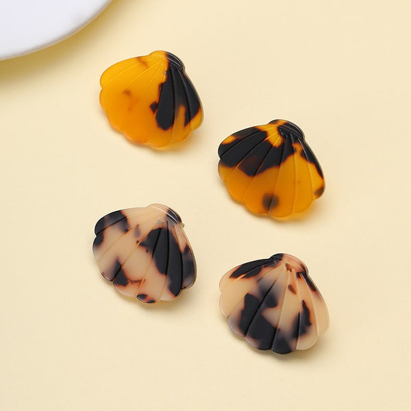 Vintage Tortoiseshell Scallop Shell Stud Earrings | 40E477