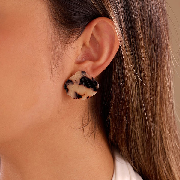 Vintage Tortoiseshell Scallop Shell Stud Earrings | 40E477
