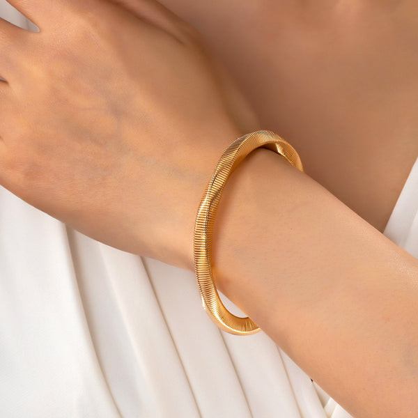 Gold-Tone Flexible Omega Chain Bangle | 80B1688