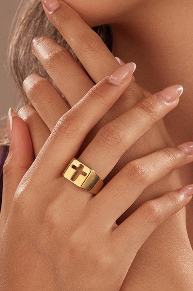 18K STAINLESS STEEL TARNISH FREE CROSS RING | 40R152