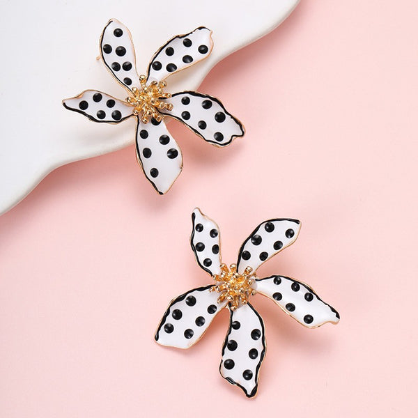 LARGE POLKA DOT FLOWER STUD EARRINGS | 40E523