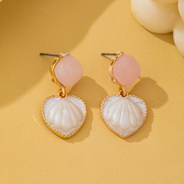 Coquette Seashell Embossed Heart Dangle Earrings | 80E62964