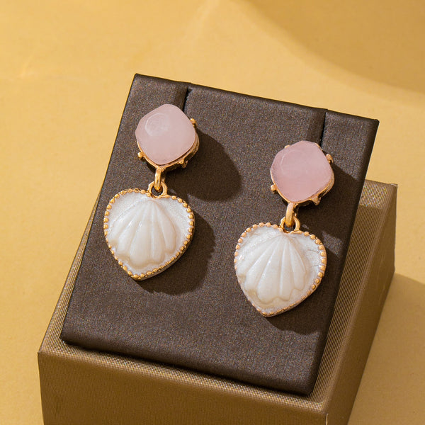 Coquette Seashell Embossed Heart Dangle Earrings | 80E62964