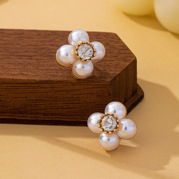 Pearl Flower Crystal Stud Earrings | 80E63058