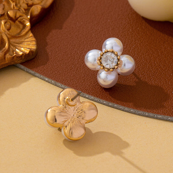 Pearl Flower Crystal Stud Earrings | 80E63058