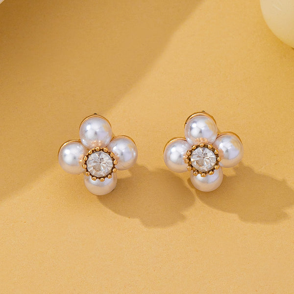 Pearl Flower Crystal Stud Earrings | 80E63058