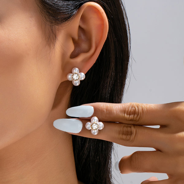 Pearl Flower Crystal Stud Earrings | 80E63058