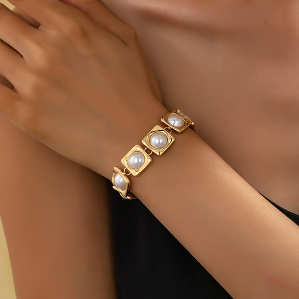 Pearl Square Link Statement Bracelet | 80B1904